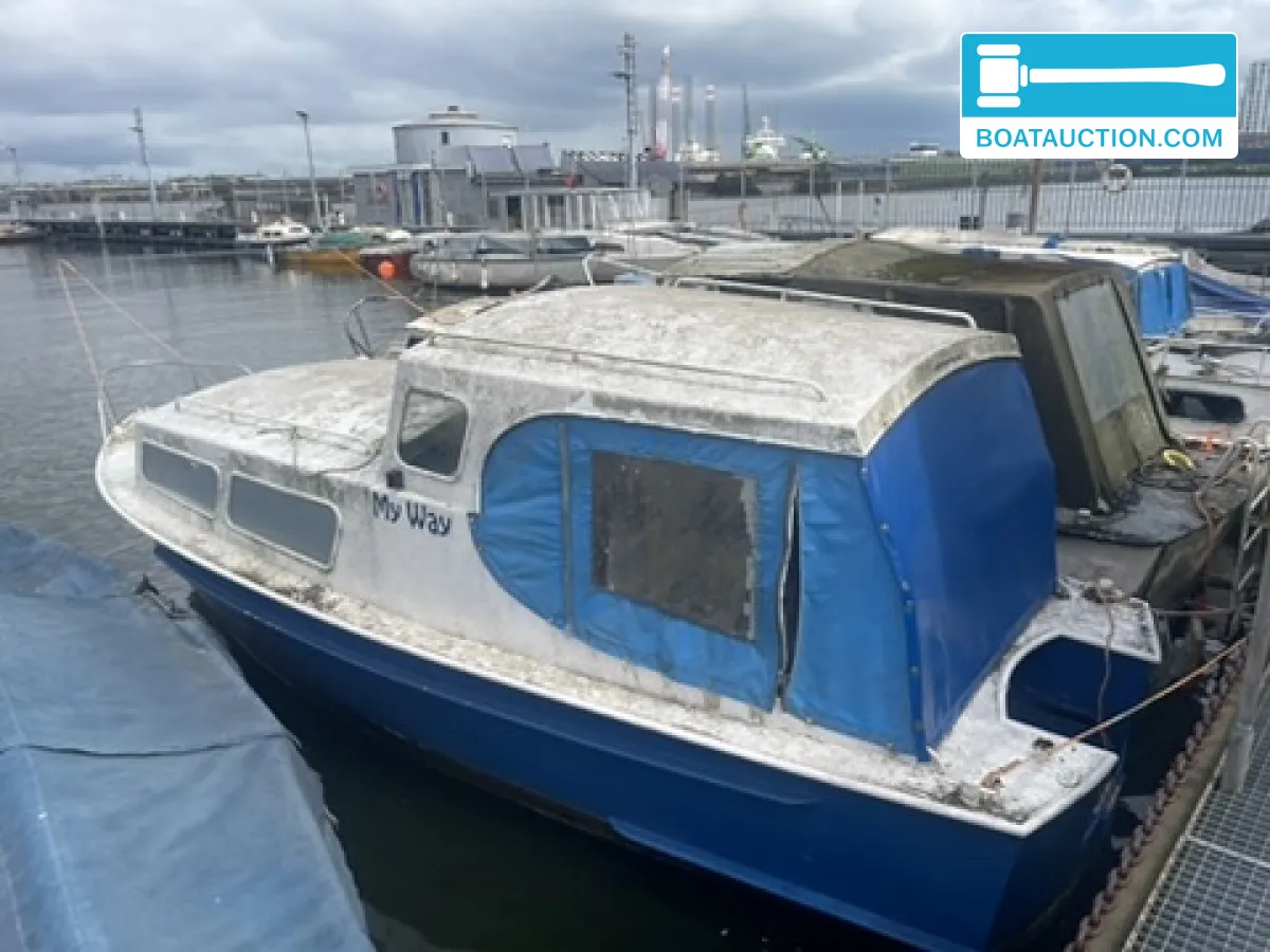 foto: 6 Cabin boat 700