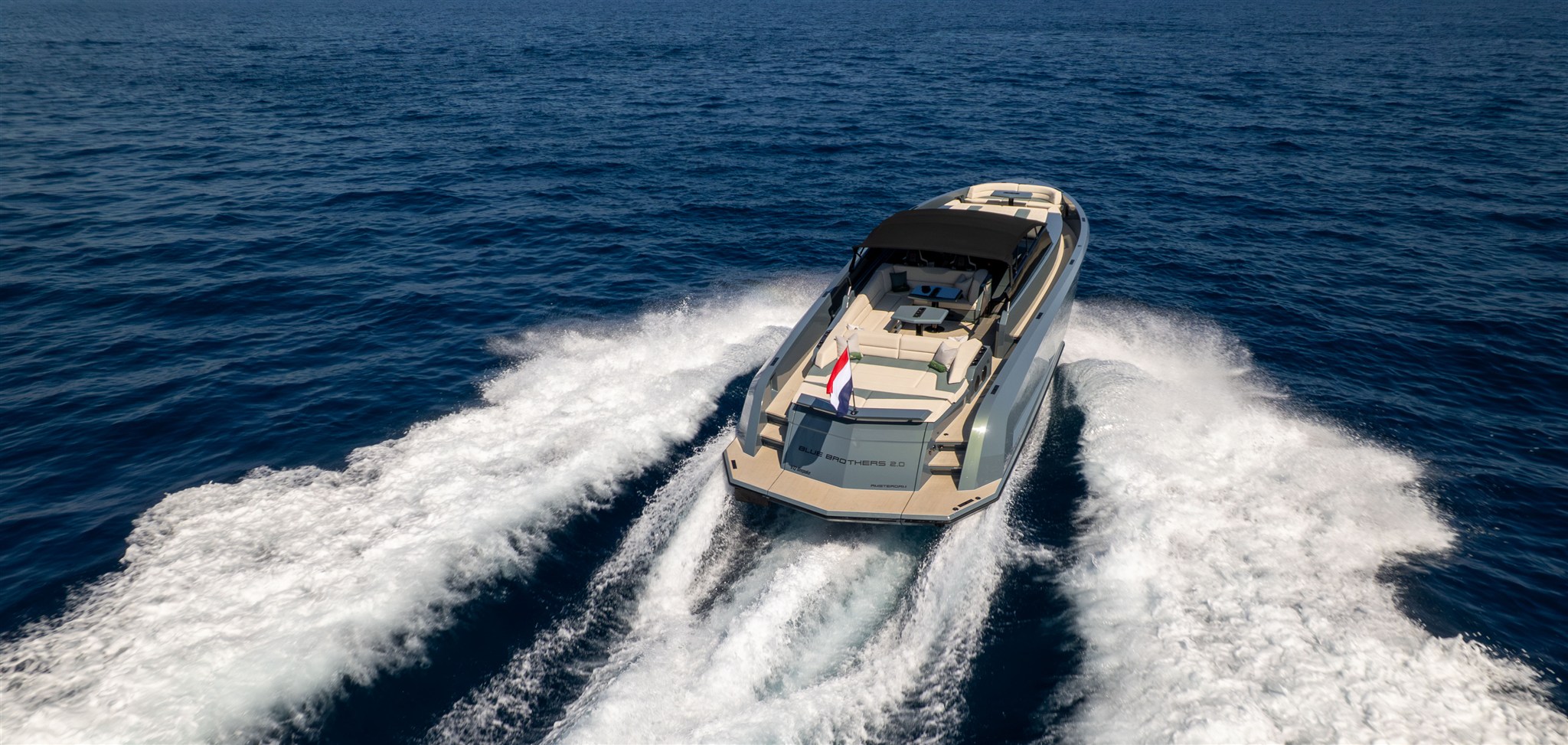 foto: 18 Vanquish Yachts VQ 54