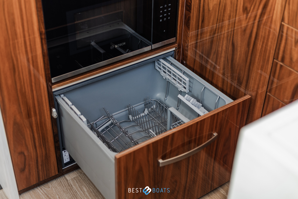 foto: 40 Riviera 4600 SPORT YACHT-PLATINUM EDITION