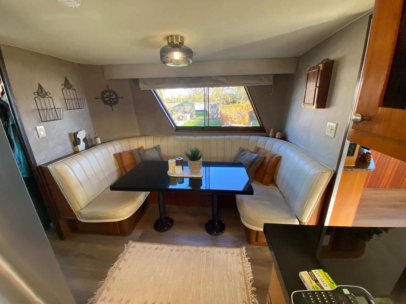 foto: 26 Hatteras 70 Fly ( Varend Woonschip )