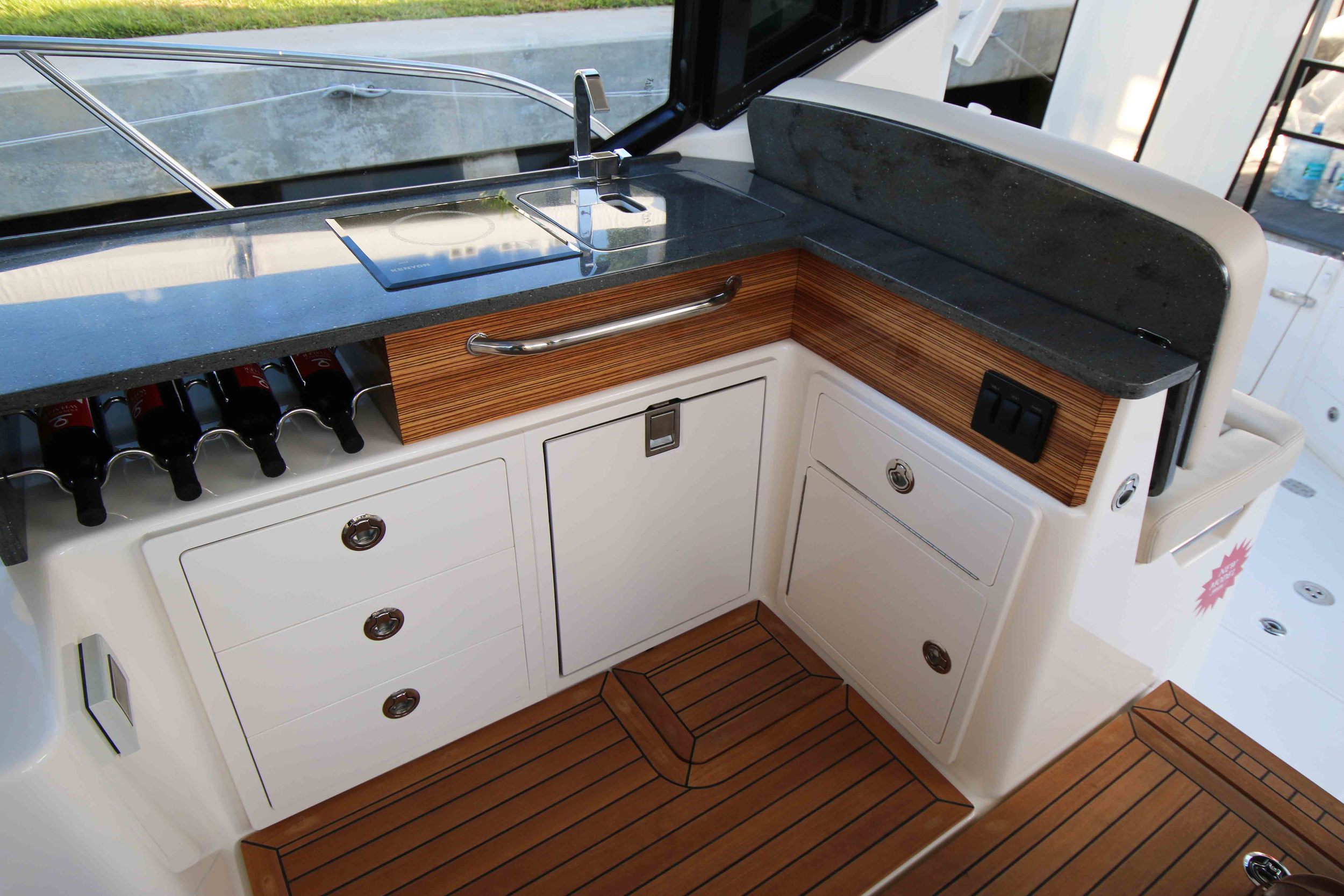 foto: 5 Boston Whaler 405 Conquest