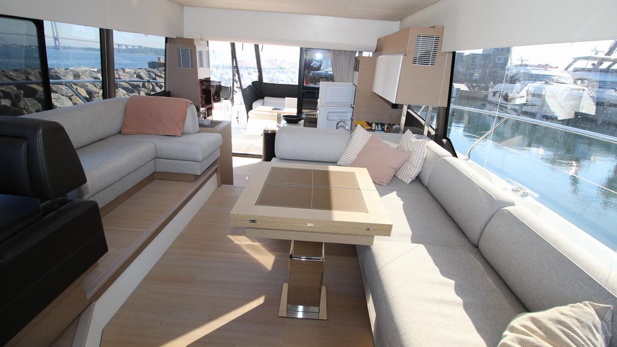 foto: 28 Prestige 520 S