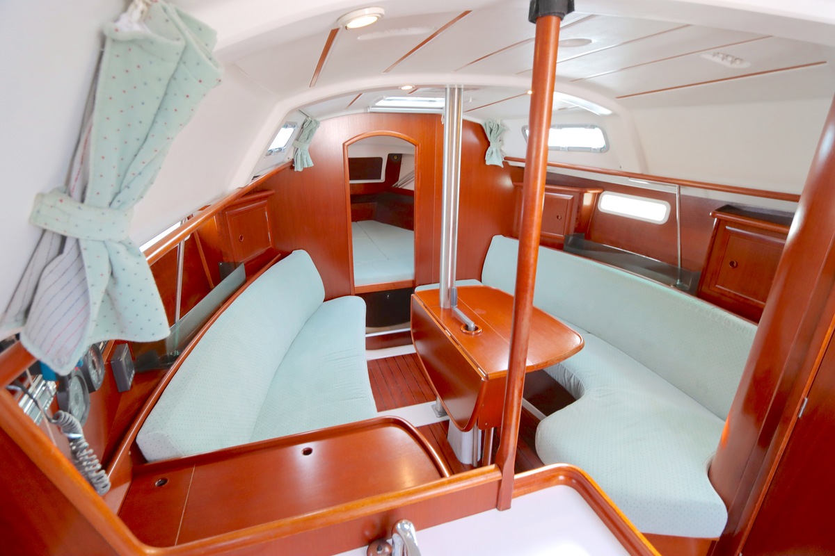 foto: 22 Beneteau Oceanis Clipper 331 Lifting keel