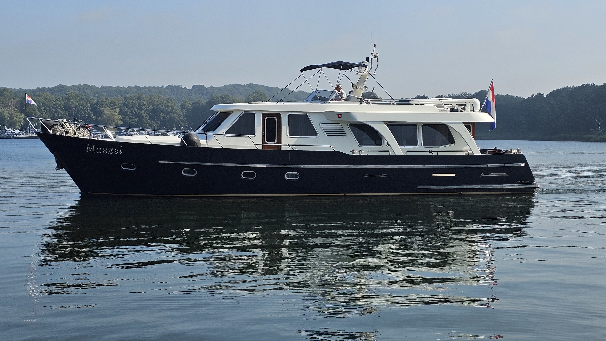 hoofdfoto: 1 Bendie 1800 Trawler Met Stabilisatoren