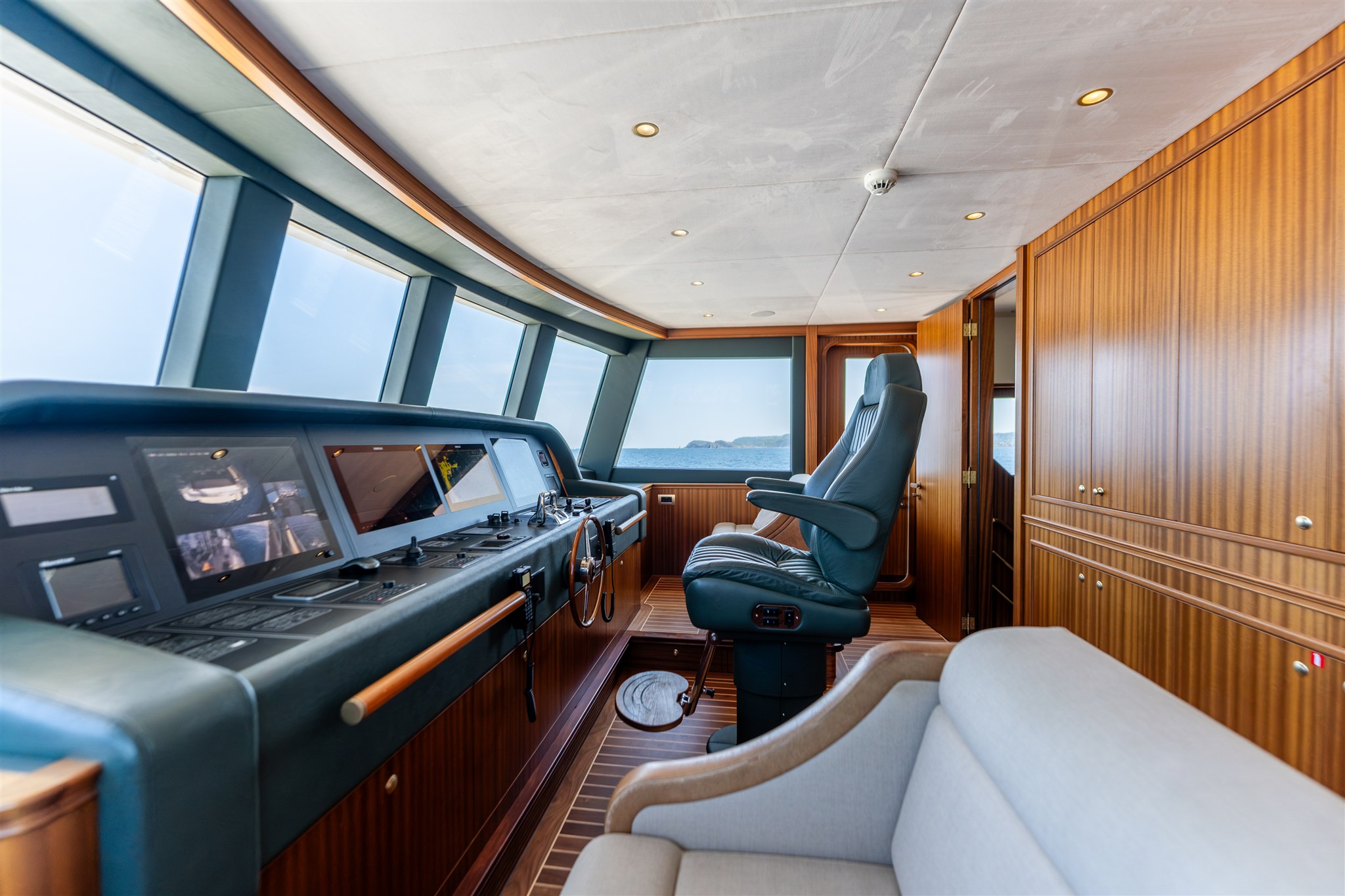 foto: 59 Van Der Valk Shipyard Custom Explorer