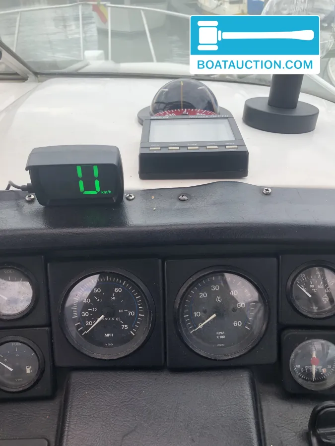 foto: 9 Chaparral 2370 SL