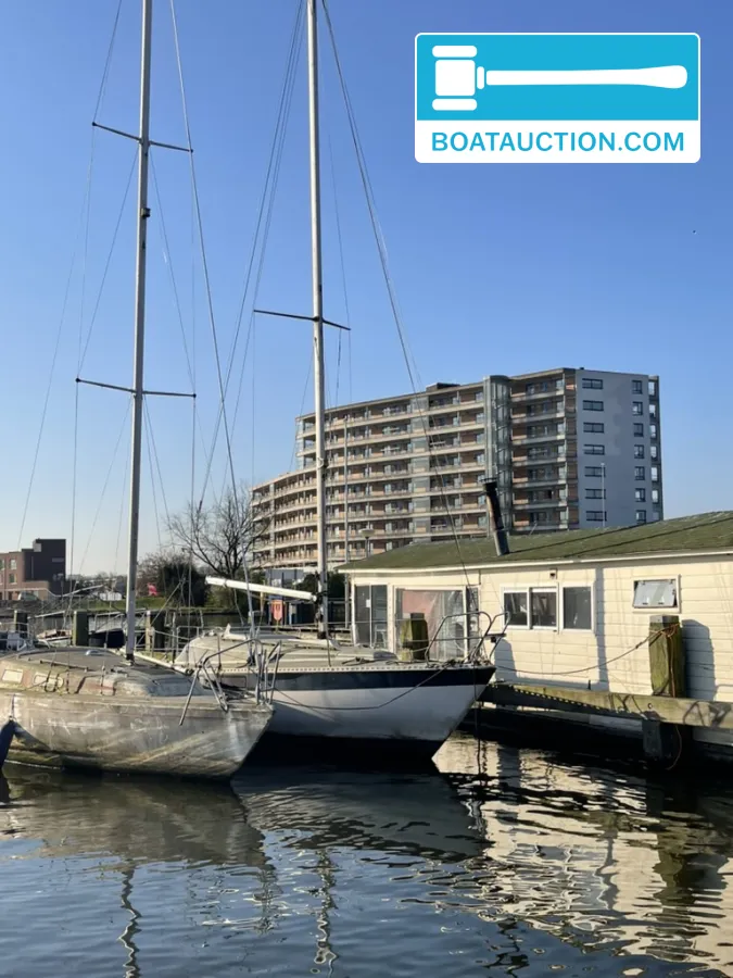 foto: 6 Cabin sailboat 900