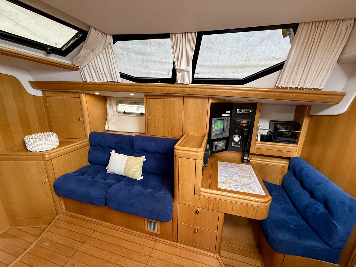 foto: 23 Oyster 45 Deck Saloon