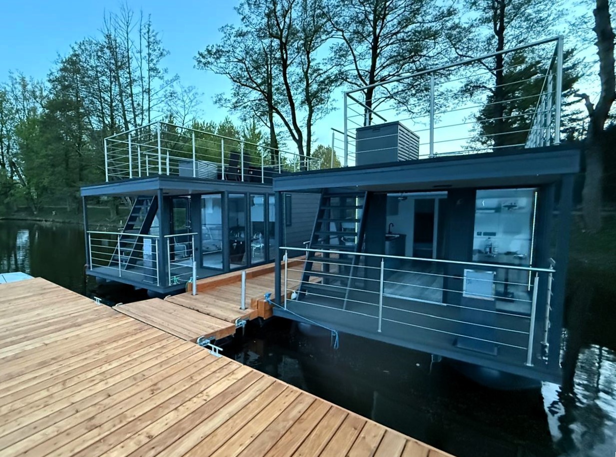 foto: 35 Shogun Mobile Houseboat