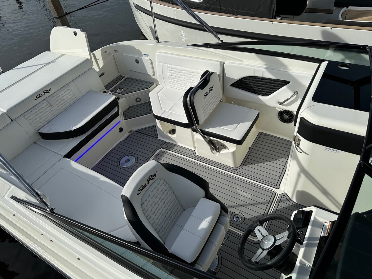 foto: 54 Sea Ray SPX 230 Outboard