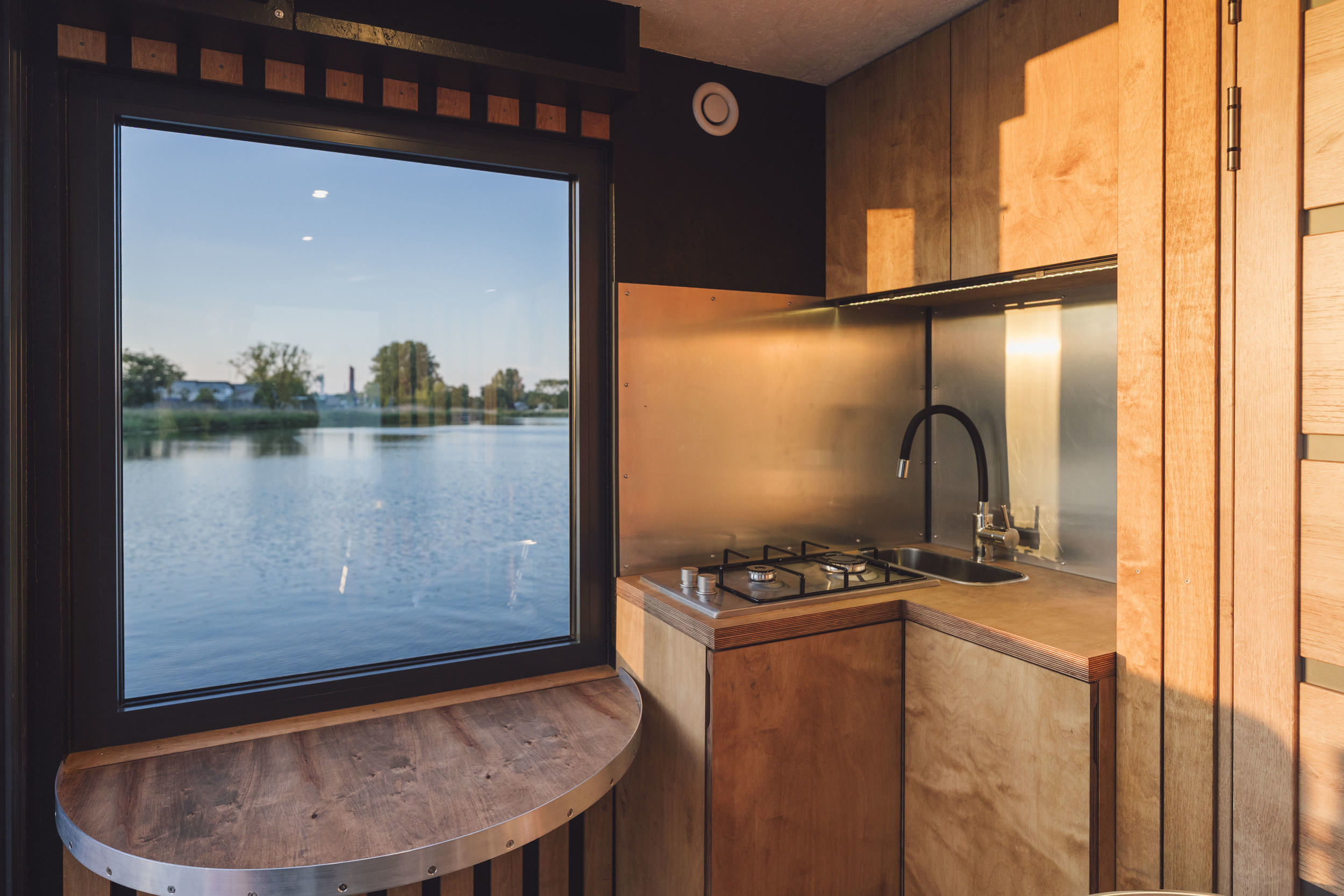 foto: 25 SHB Houseboat GTR 6.3