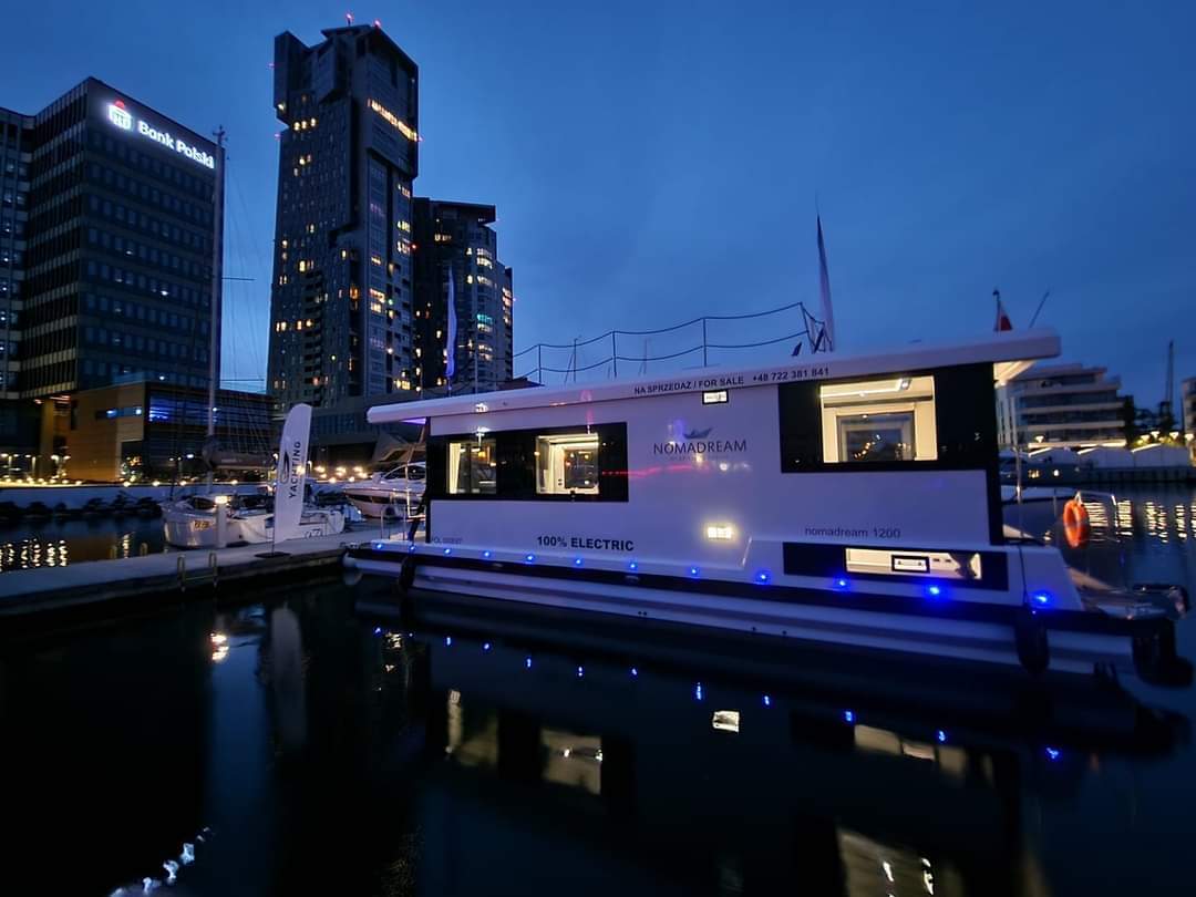 foto: 17 Nomadream Cat-House 1200 Double Decker Houseboat