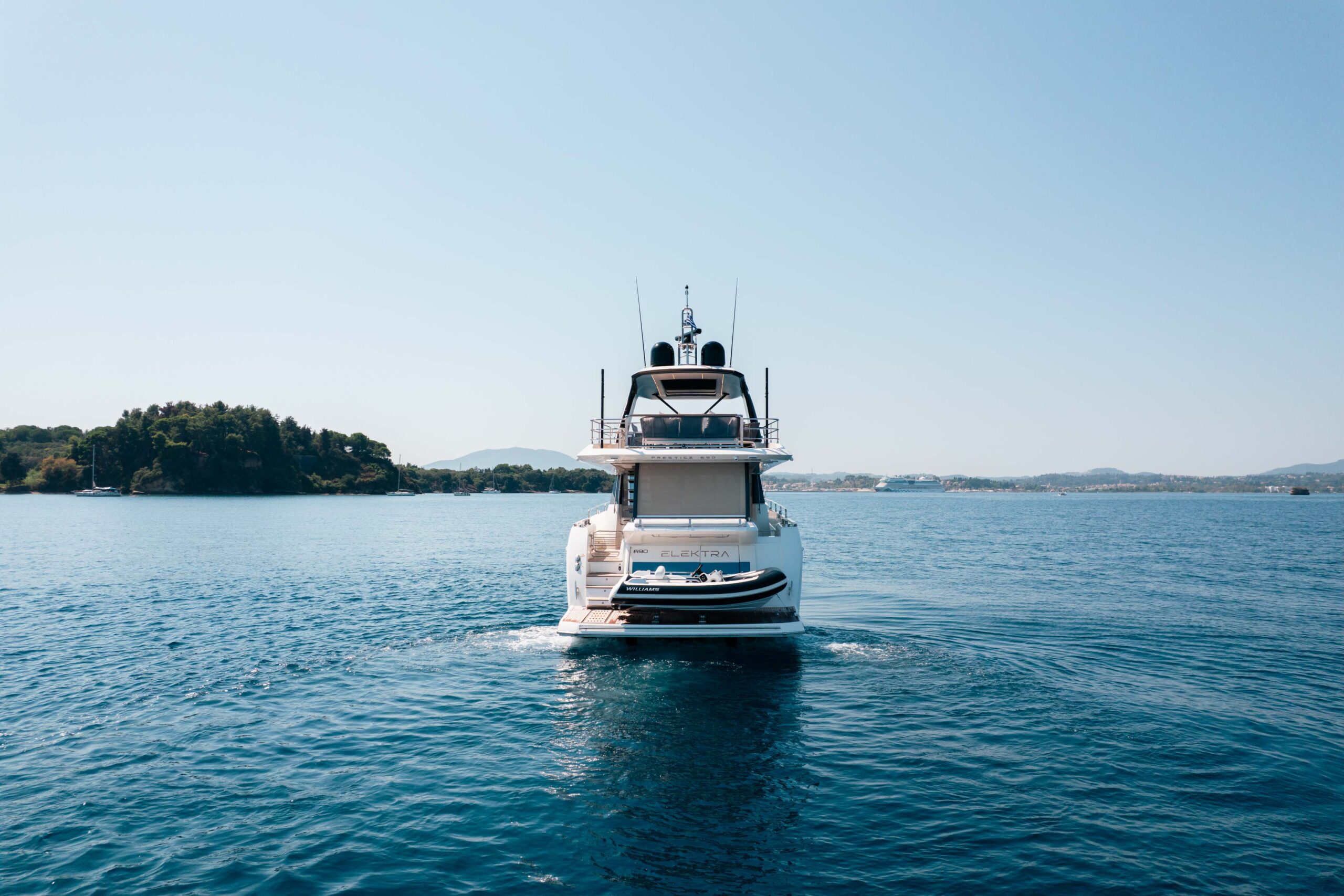 foto: 81 Prestige 690 flybridge
