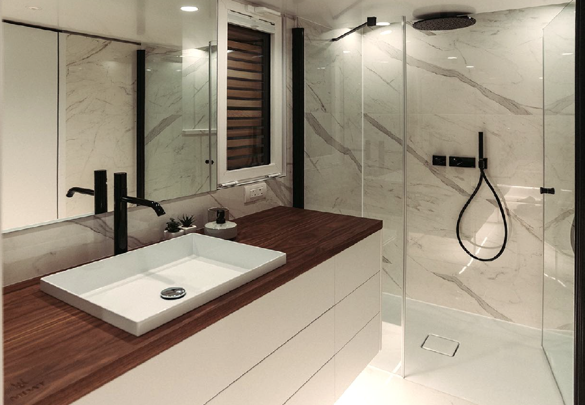 foto: 10 MX4 Houseboat MOAT