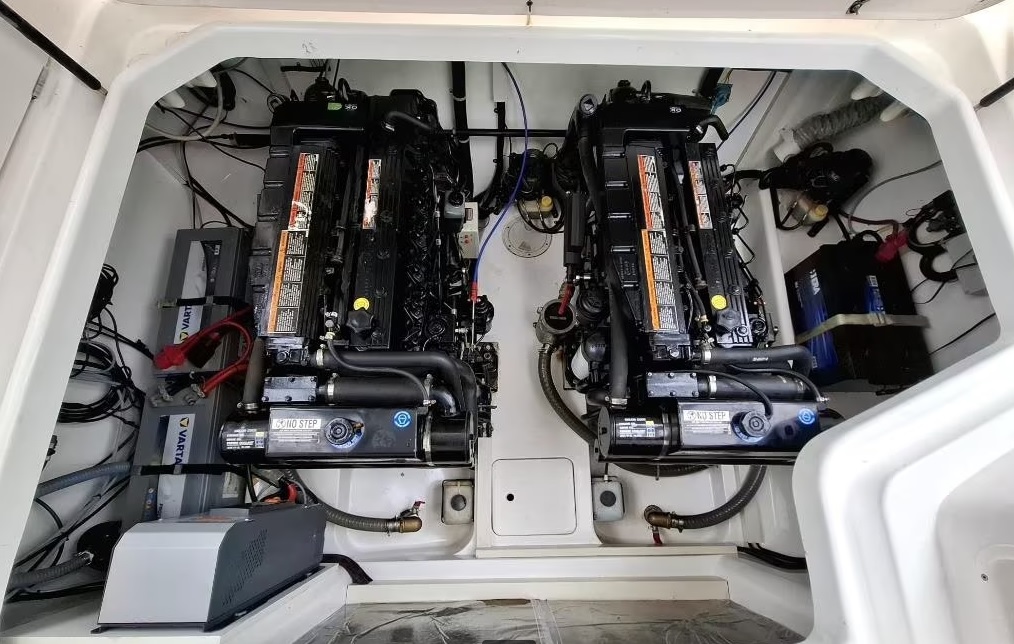 foto: 12 Sealine F33 330 Statesman l Flybridge