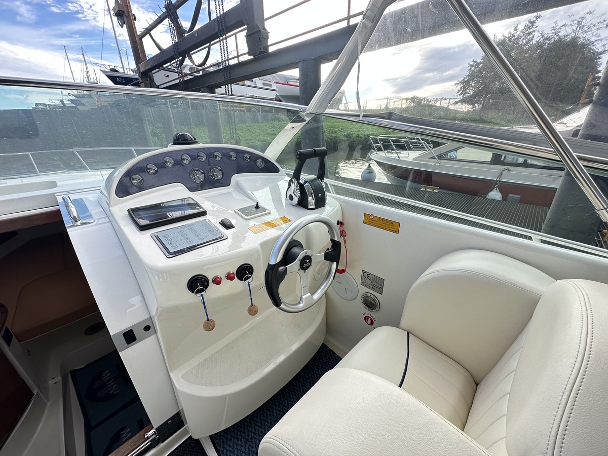 foto: 17 Airon Marine 300