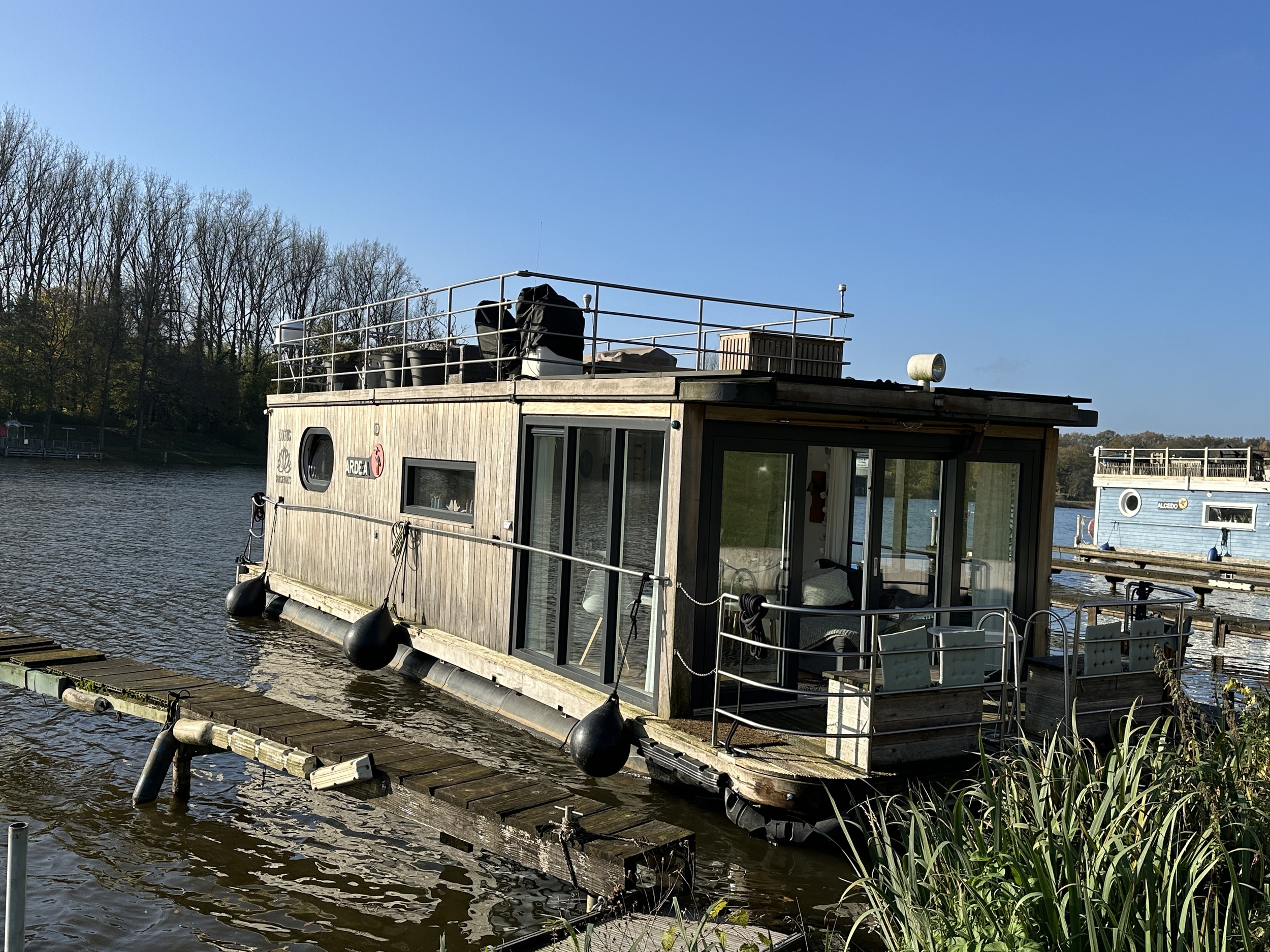 foto: 24 Lotus Houseboats 12 XT - Boven Besturing