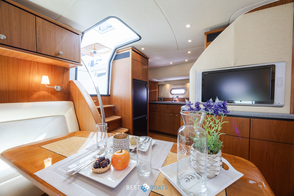 foto: 27 Tiara 4300 Sovran