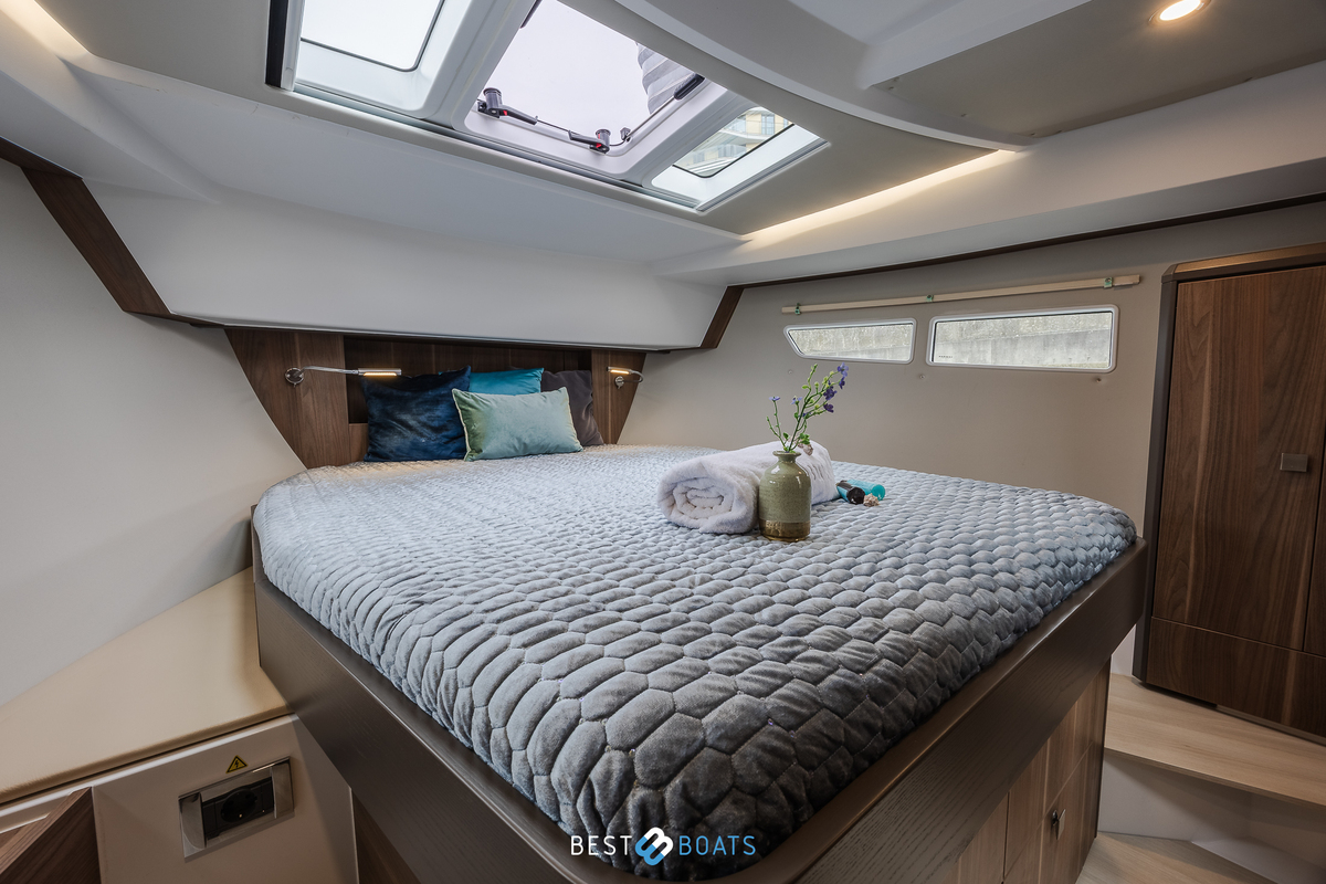 foto: 24 Sealine C330