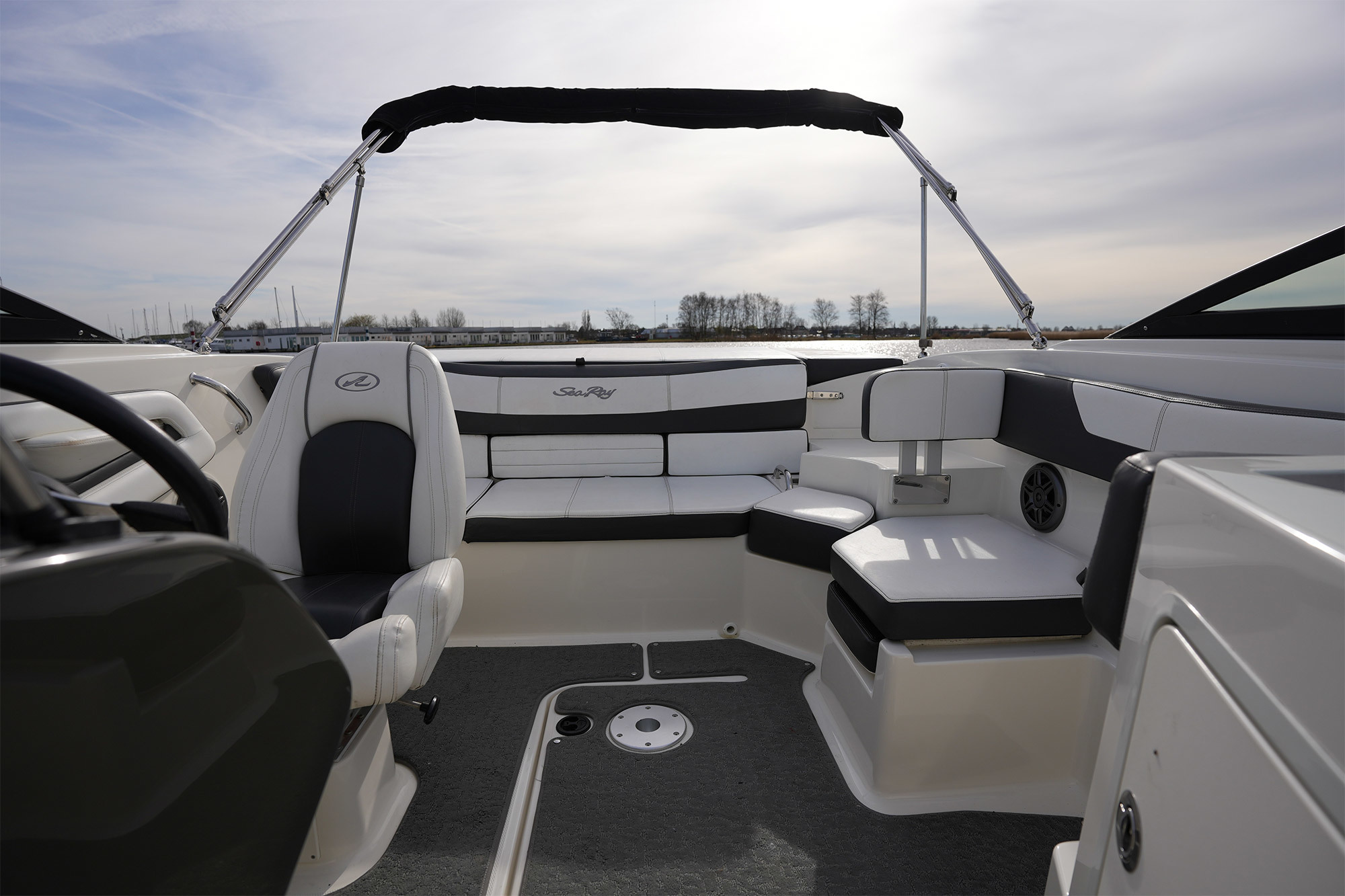 foto: 16 Sea Ray 19 SPX