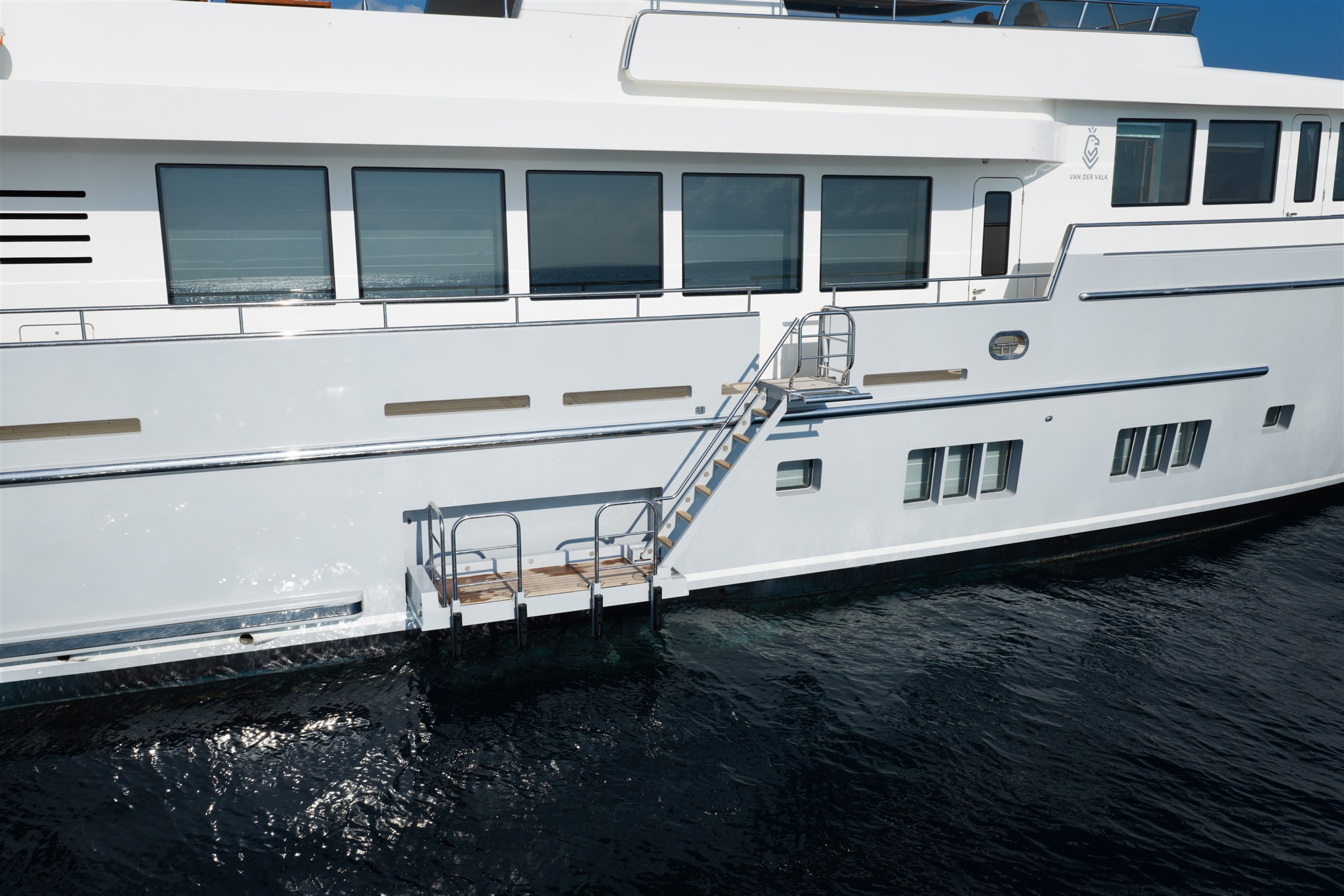 foto: 25 Van Der Valk Shipyard Custom Explorer