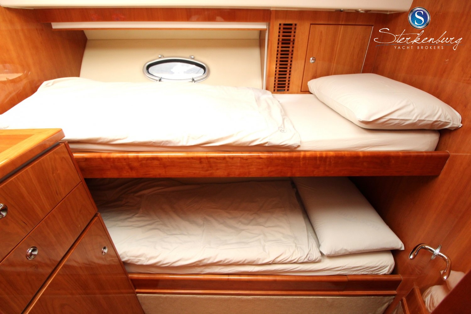 foto: 46 Rivièra 4700 Sport Yacht