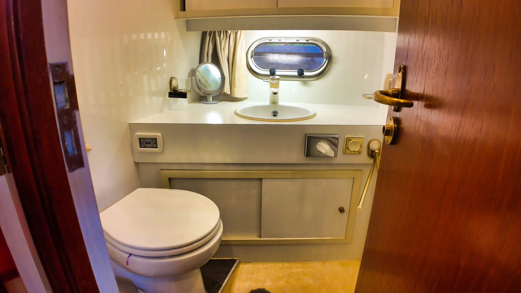 foto: 19 Neptunus Neptunus 138 / 46 Flybridge Sedan