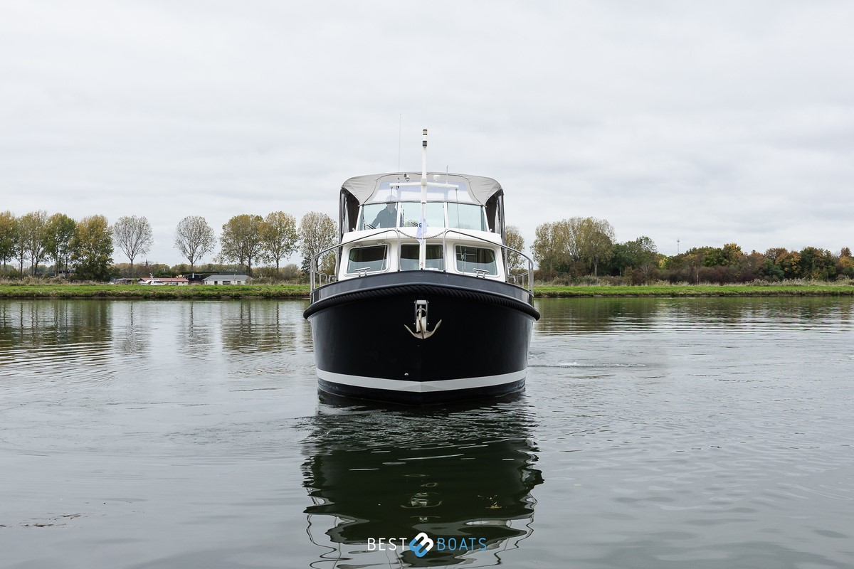 foto: 31 Linssen Grand Sturdy 34.9 AC
