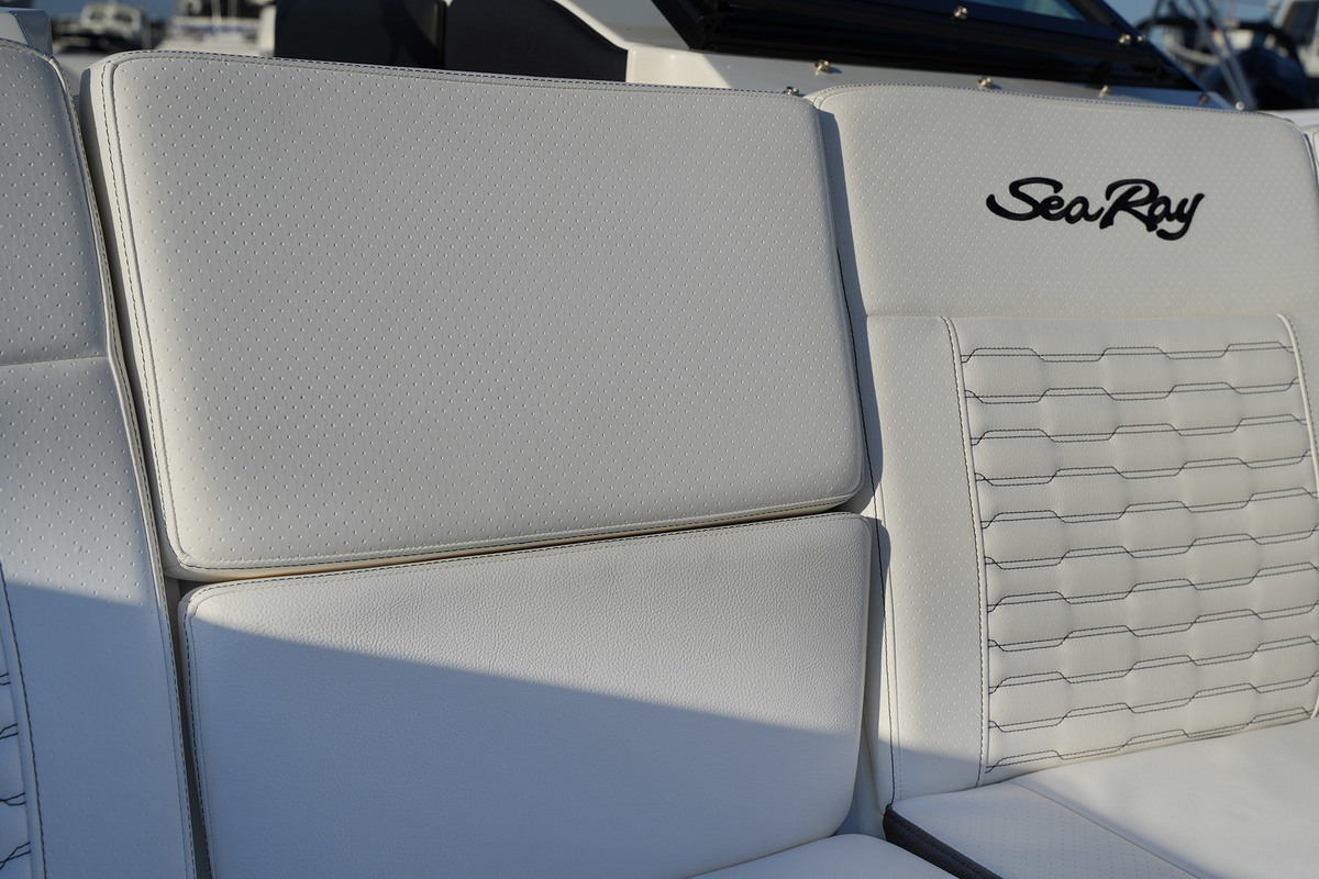 foto: 56 Sea Ray SPX 230 Outboard