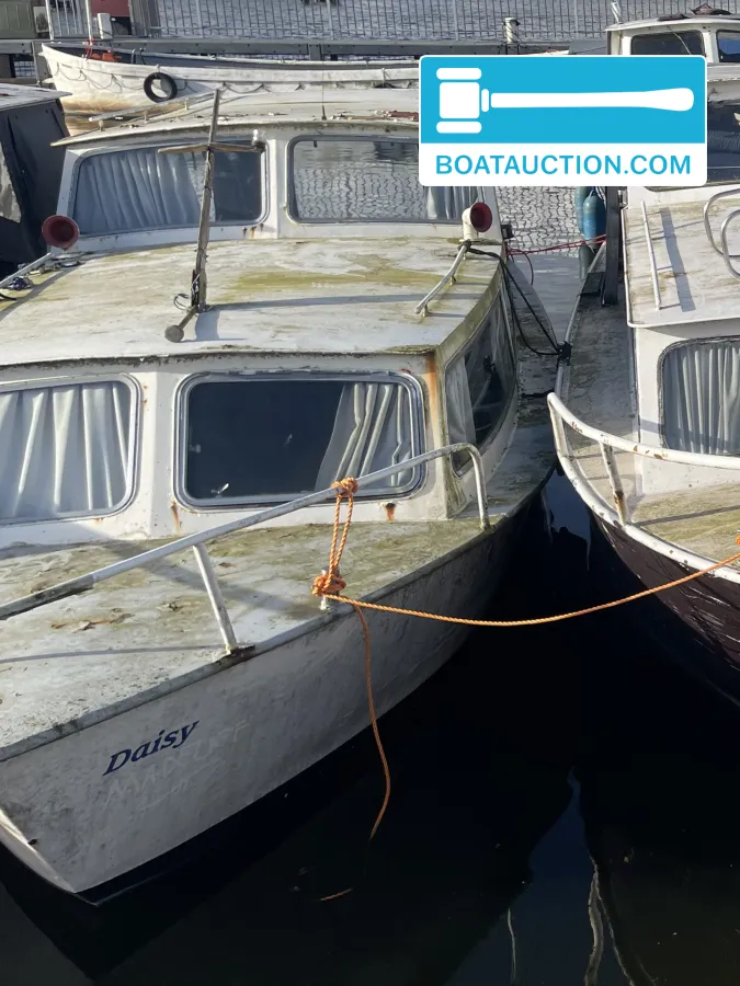 hoofdfoto: 1 Motorboat 700