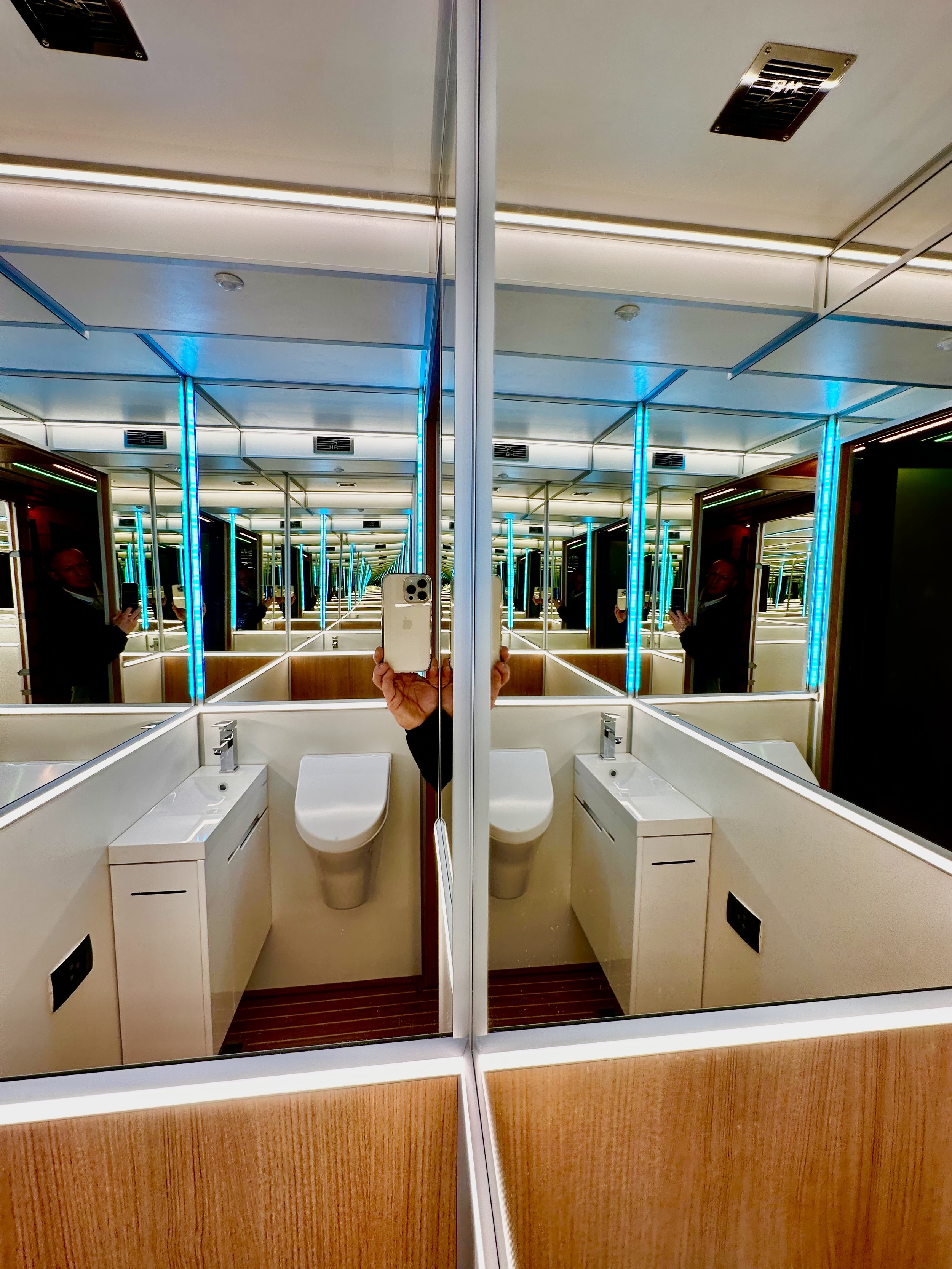 foto: 21 Holiday Boat Sundeck 57 Passenger Catamaran