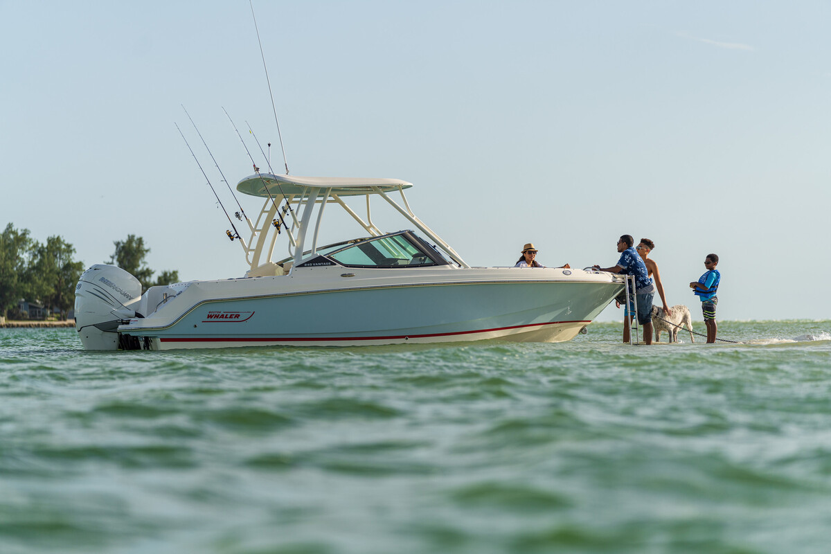 foto: 4 Boston Whaler 240 Vantage