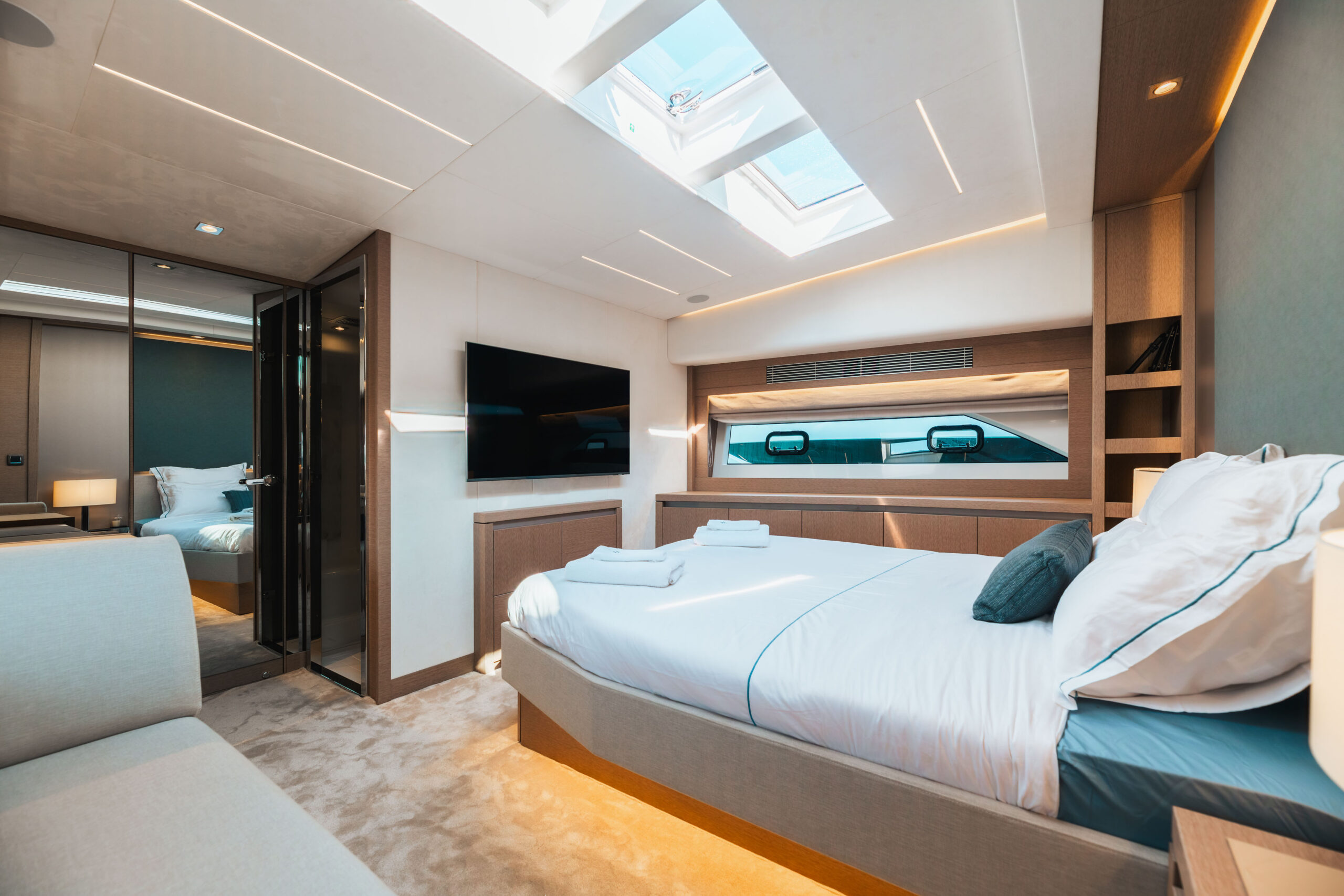 foto: 84 Prestige 690 flybridge