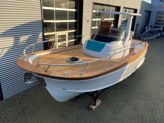 foto: 23 Cantieri Mimi Gozzi Libeccio 8.50 WA -DIRECT LEVERBAAR-