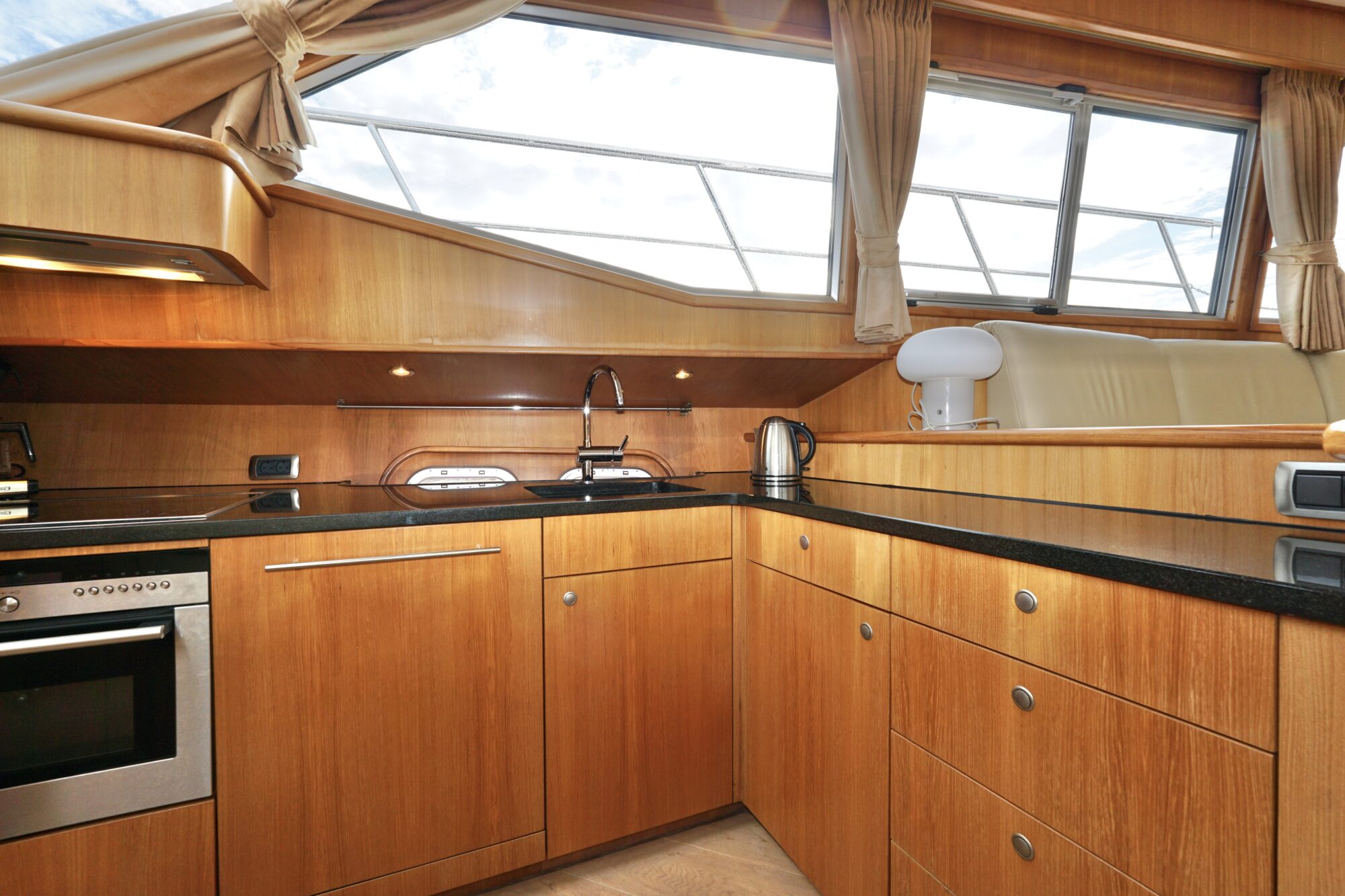 foto: 28 Van den Hoven Van den Hoven Exclusive 18.00 VS