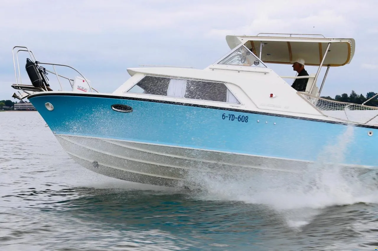 foto: 17 Bertram Bertram 25 Express Cruiser