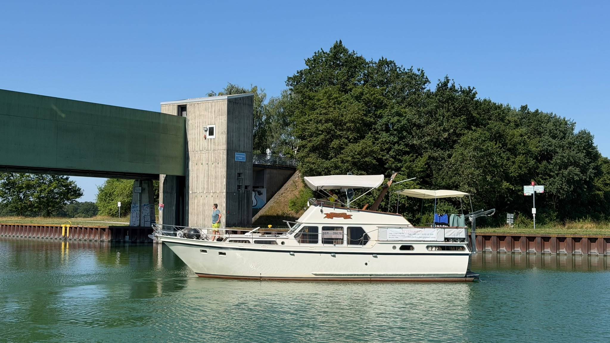 foto: 12 Van Der Valk 1300 Fly Bridge