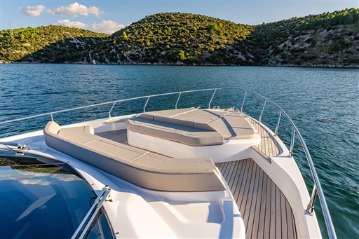 foto: 16 Ferretti Yachts 550