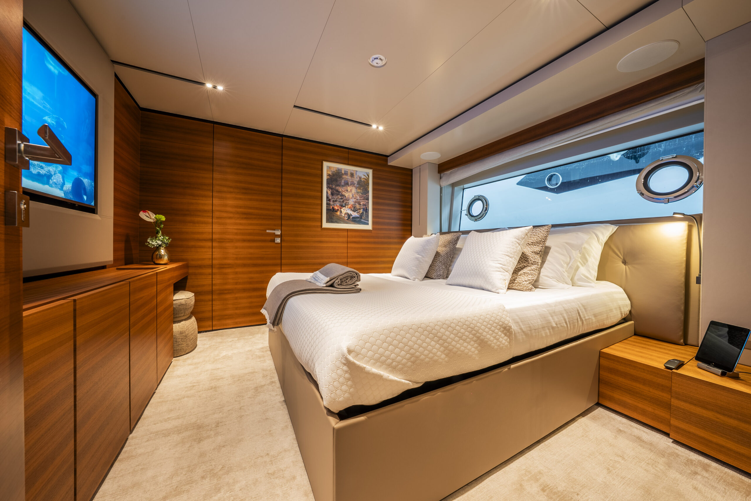 foto: 63 Custom Line Navetta 33