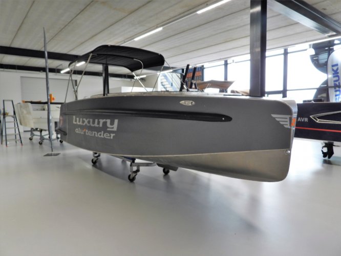 foto: 17 Luxury Alu Tender 65