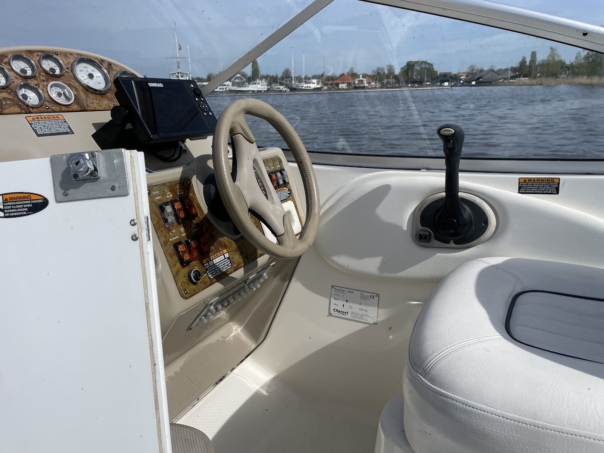foto: 11 Bayliner 2455 Ciera