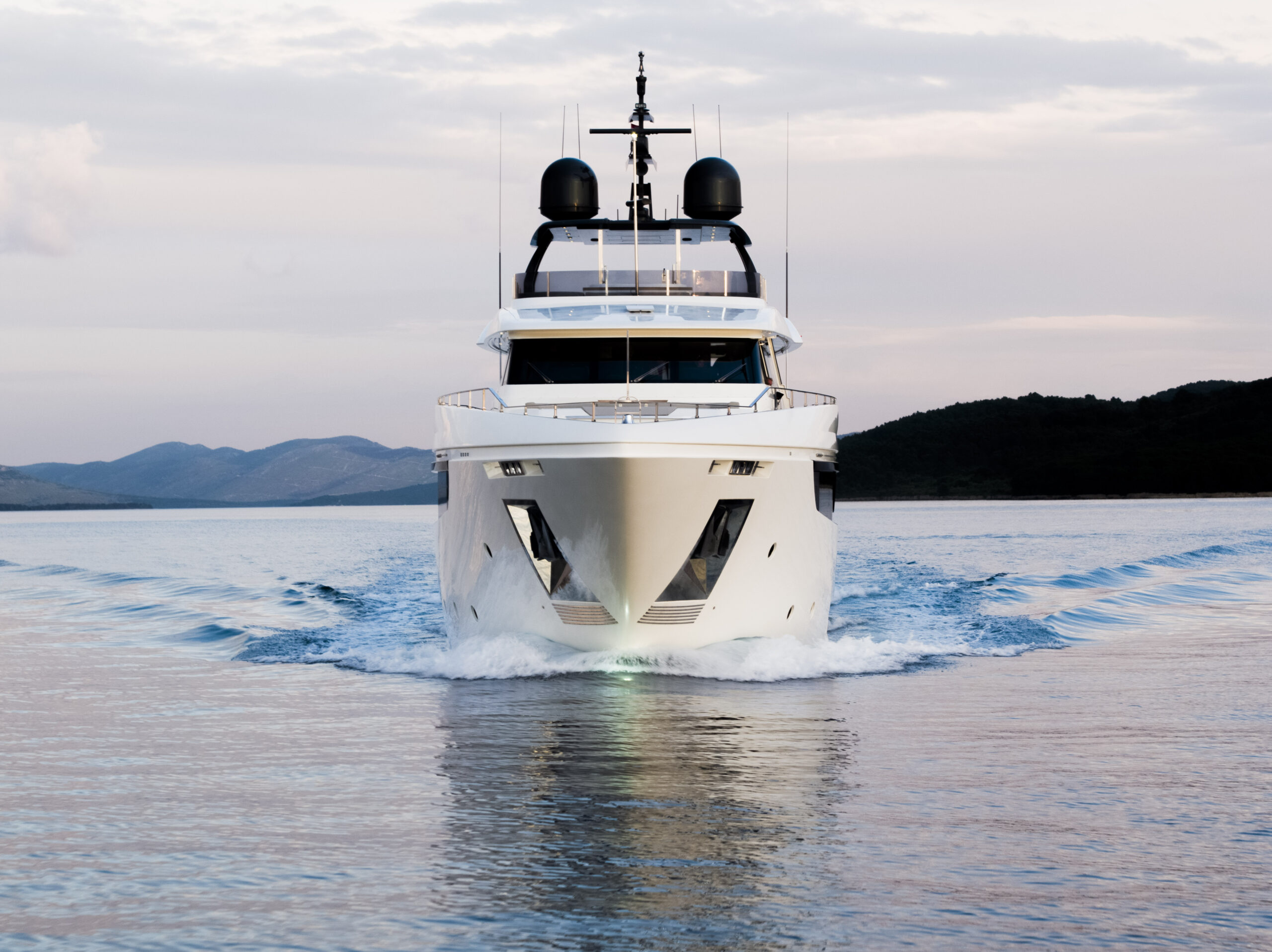foto: 64 Custom Line Navetta 33