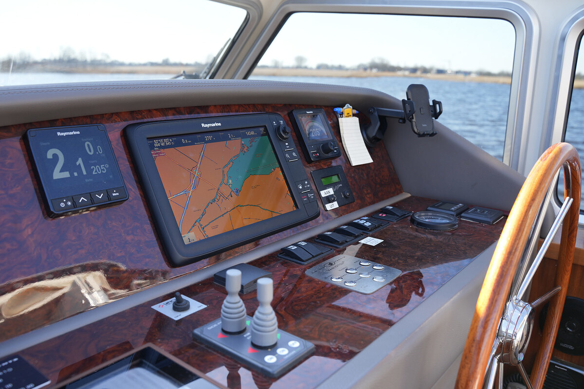 foto: 46 Linssen Grand Sturdy 410 AC Variotop met stabilisator