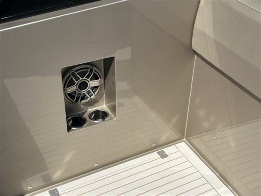 foto: 22 Vandutch 32