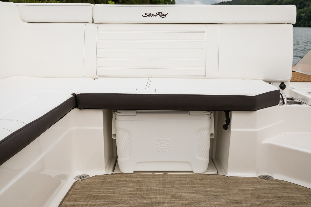 foto: 9 Sea Ray SPX 230 Outboard