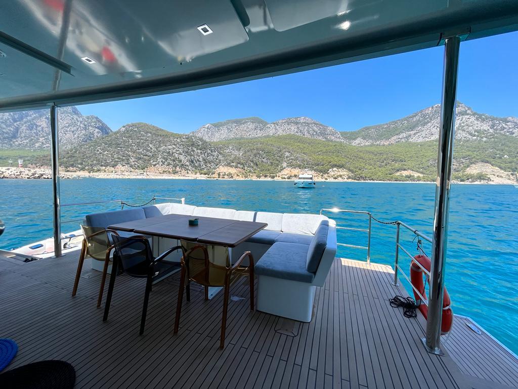 foto: 18 Maison Marine 66 Houseboat- Catamaran