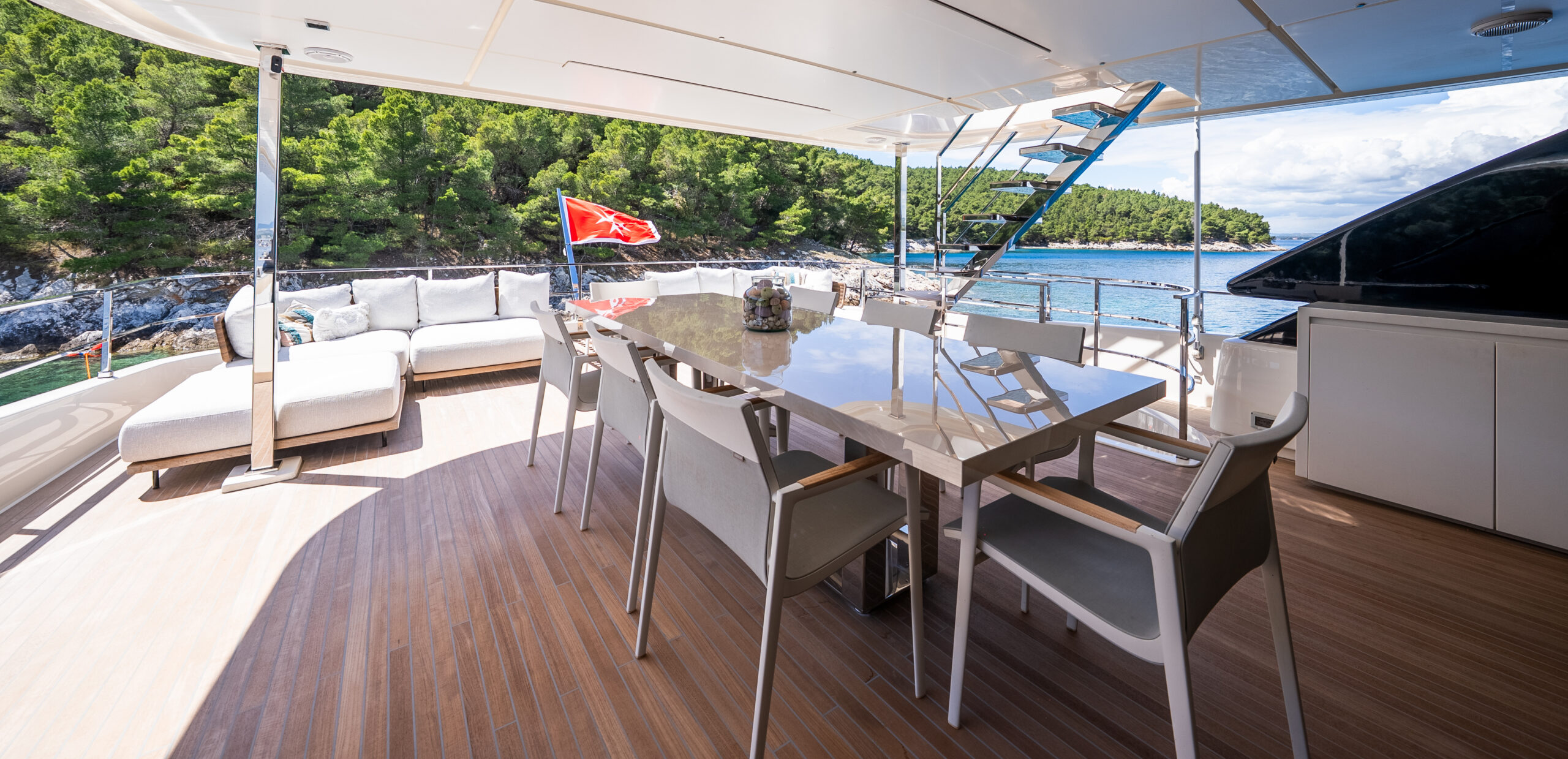 foto: 65 Custom Line Navetta 33