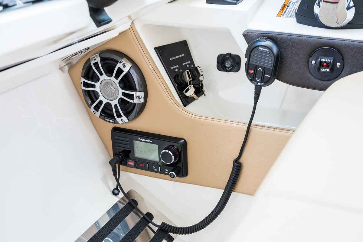 foto: 16 Sea Ray SLX 310 Outboard