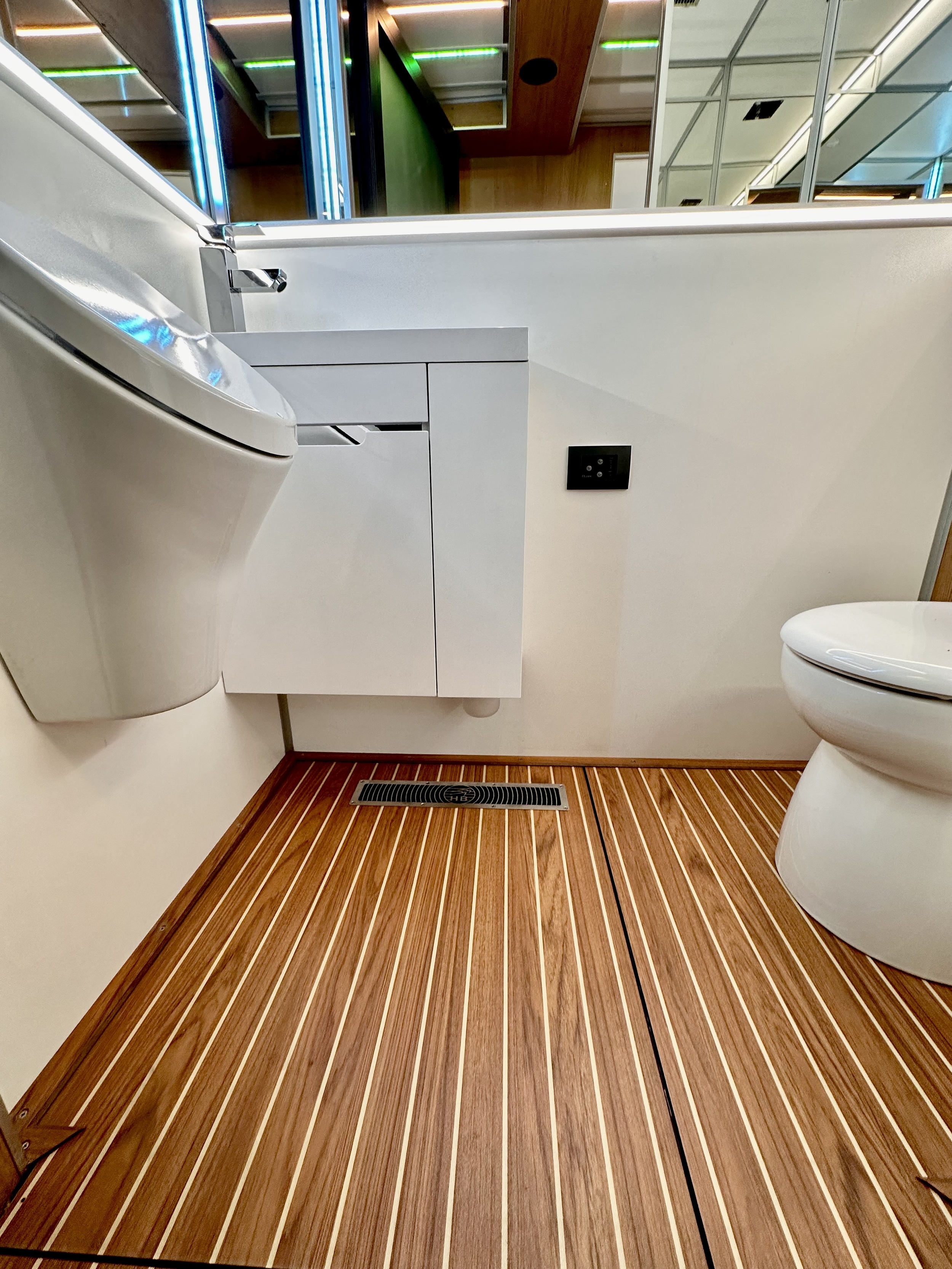 foto: 22 Holiday Boat Sundeck 57 Passenger Catamaran