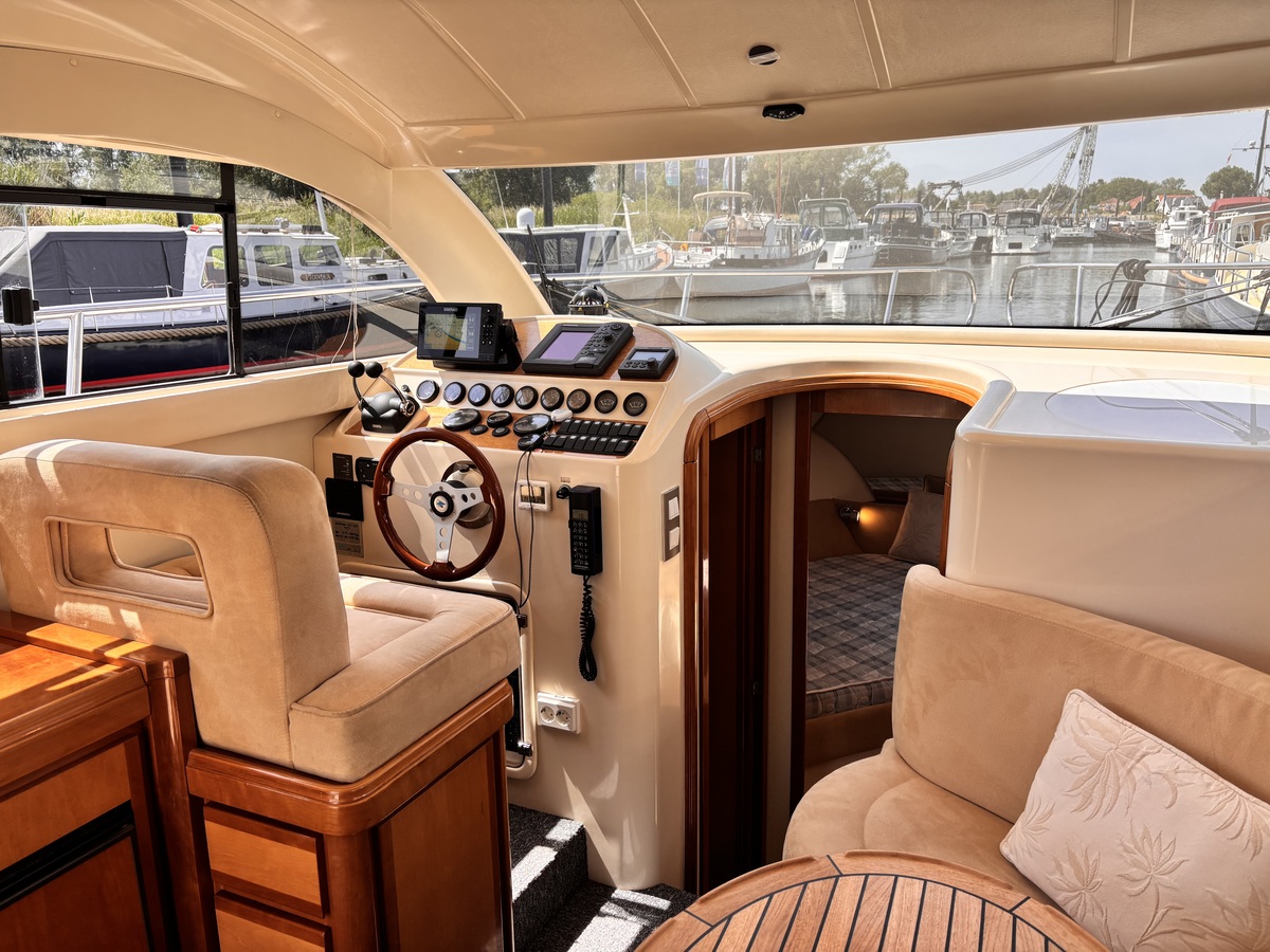 foto: 18 Rodman  30 Cruiser Flybridge 